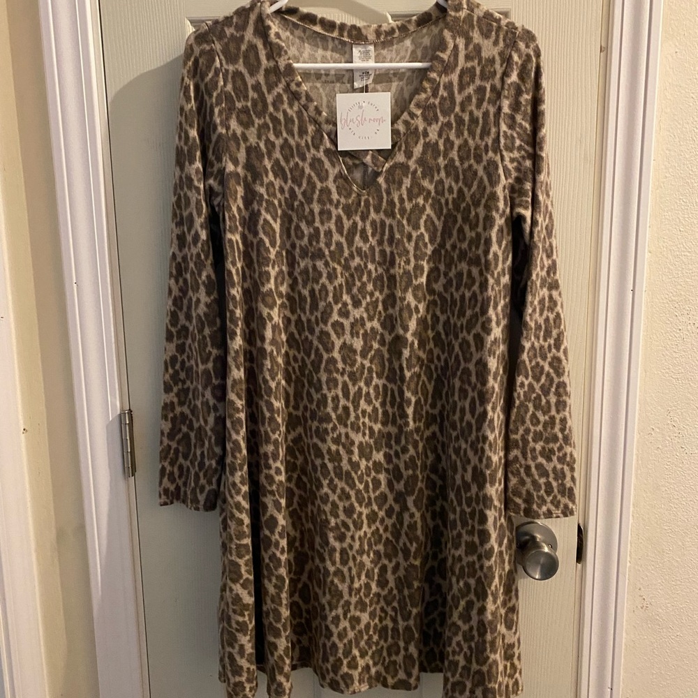 Flirty curvy blush moon leopard print dress